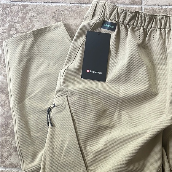 Men’s Lululemon Merino Wool Hiking Cargo Pant - Picture 5 of 6